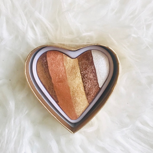 makeup revolution heart highlighter